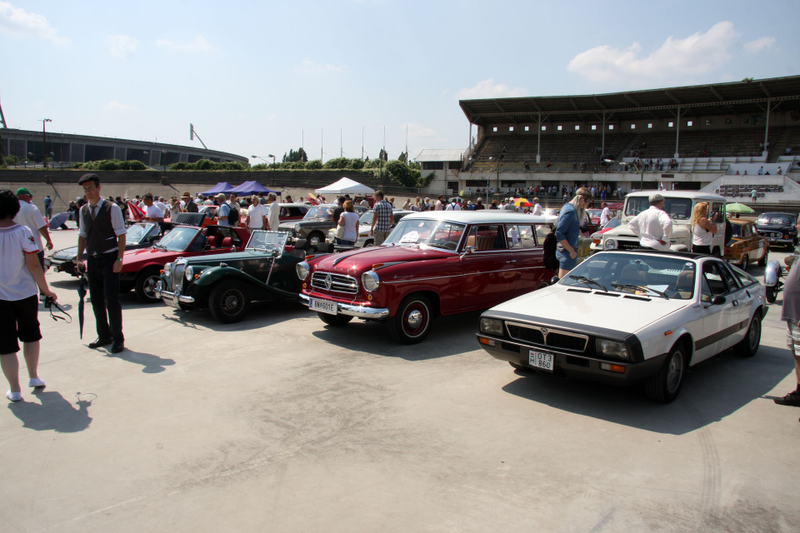 Illustration for article titled Classic Car Ownership Is Made Greater By The People Around You